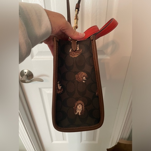 COACH Dempsey Tote 22 In Signature Canvas With Hedgehog Print - Picture 9 of 10